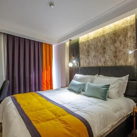 Kayhan Hotel 4*